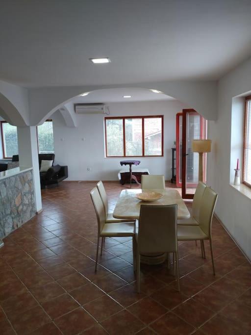 Casa Farmak - 4 Bedroom Lux Apartment With Infinity Pool & Lake View 奥赫里德 外观 照片