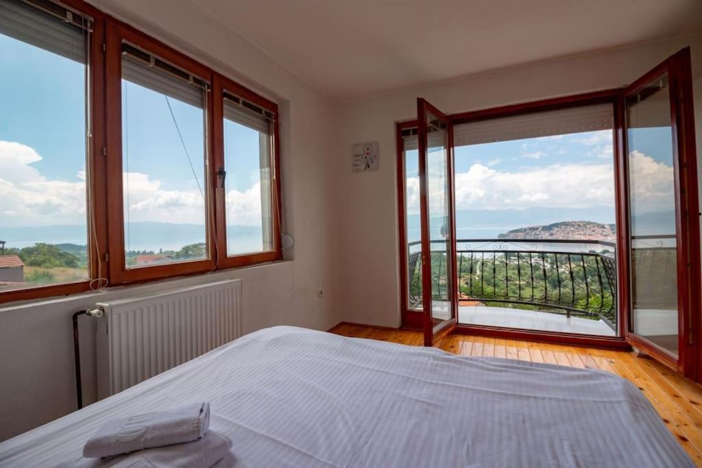 Casa Farmak - 4 Bedroom Lux Apartment With Infinity Pool & Lake View 奥赫里德 外观 照片